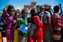Sobreviventes do Ciclone Idai começam  a retornar para áreas próximas de suas casas em Moçambique