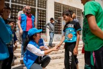 Chefe do ACNUR elogia trabalhadores humanitários que enfrentam crises múltiplas