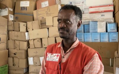 Médico foge de conflito na Etiópia e vira voluntário no Sudão