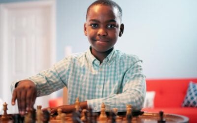 Conheça o jovem que chegou ao topo do mundo do xadrez