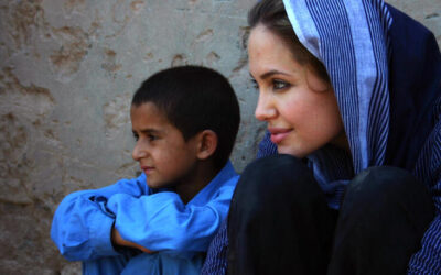 Os 20 anos de Angelina Jolie em dedicação às pessoas refugiadas