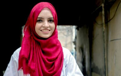 Médica afegã refugiada inspira mulheres e meninas a sonhar