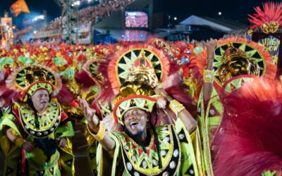 Refugiados sambam no famoso Carnaval do Rio para celebrar integração e acolhimento