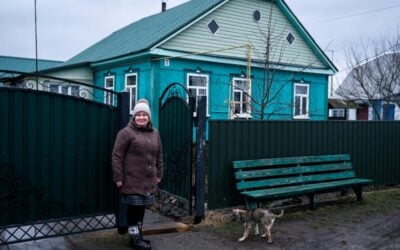 Reparos no lar de uma família ucraniana restauram esperança após ano de crise