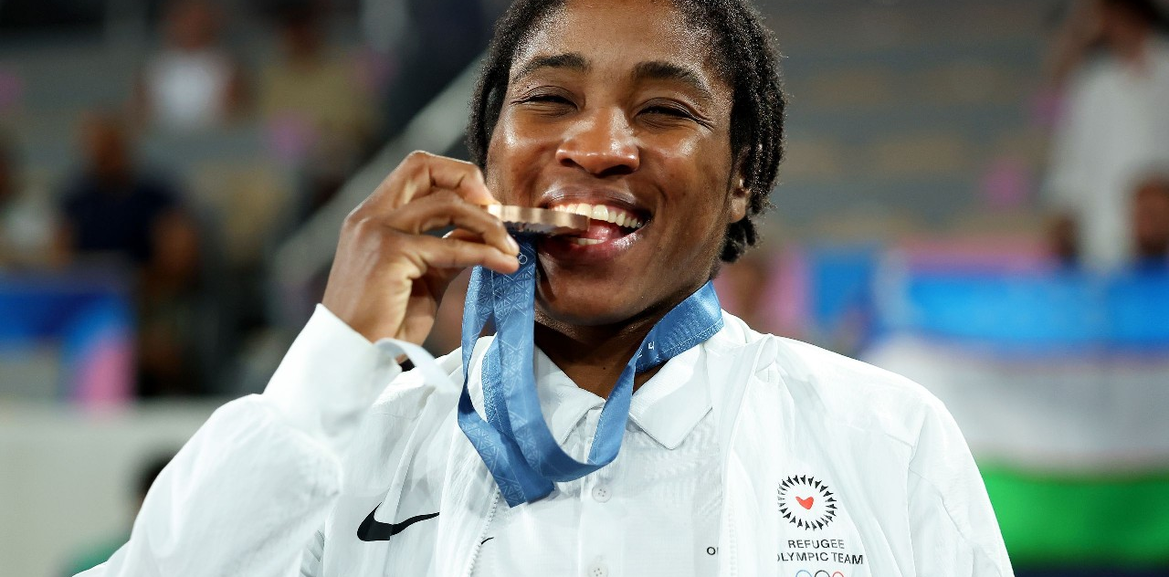 A boxeadora Cindy Ngamba fez história ao conquistar a primeira medalha olímpica para a equipe de refugiados. Foto: Richard Pelham/Getty Images