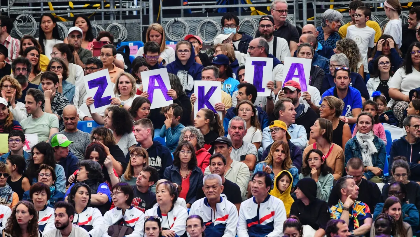 zakia_khudadadi_crowd_sign