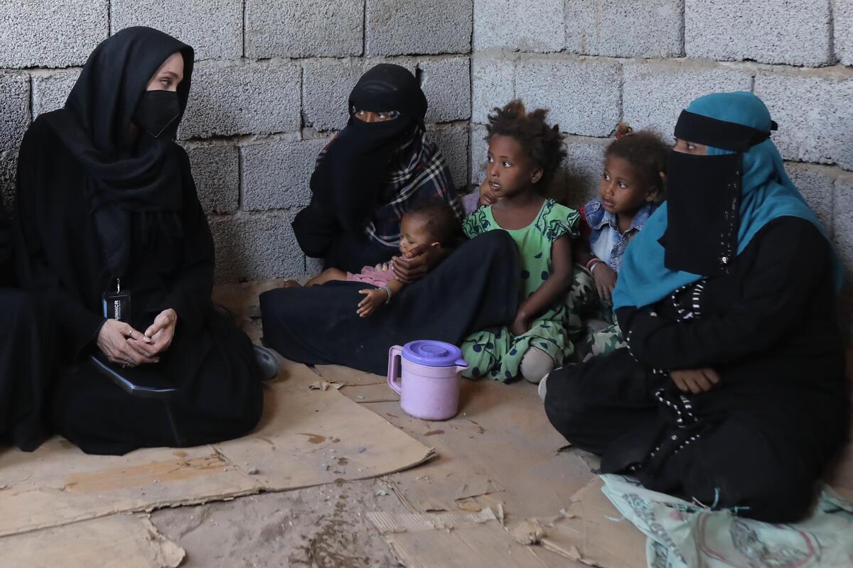 La enviada especial de ACNUR, Angelina Jolie, pide protección y apoyo para  la población de Yemen, y el fin del conflicto para acabar con el  sufrimiento humano | ACNUR