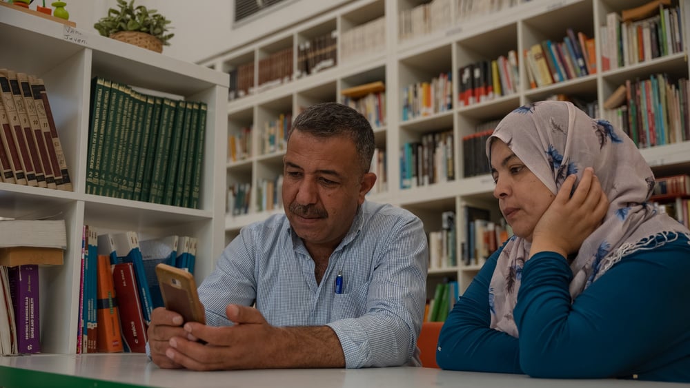 Una Familia De Refugiados Sirios Comienza Una Nueva Vida En España Tras ...