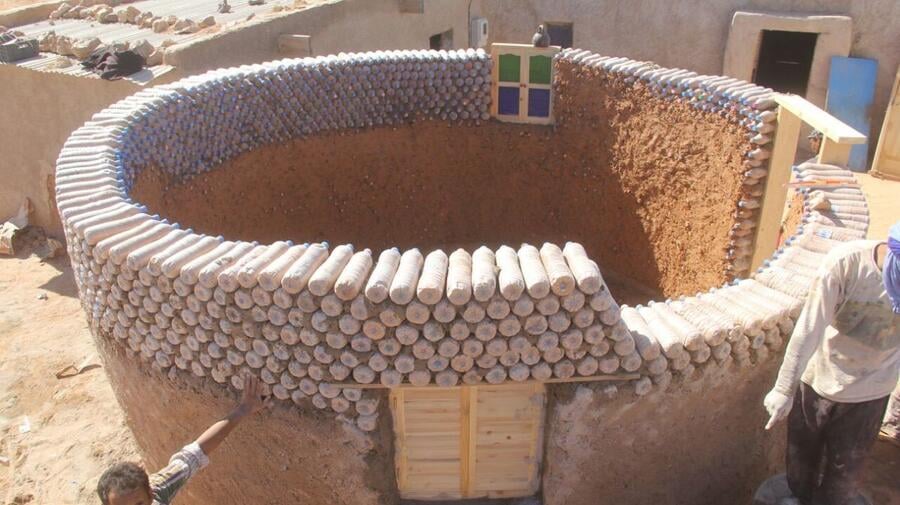 Botellas con arena construyen mejores hogares para los refugiados Saharaui  | ACNUR